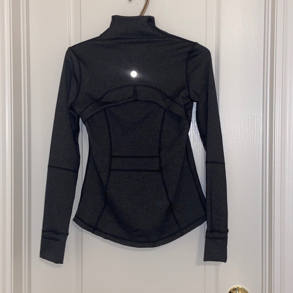 Lululemon Define Jacket Size 4 Luon Grey Front zip up with zippered pockets